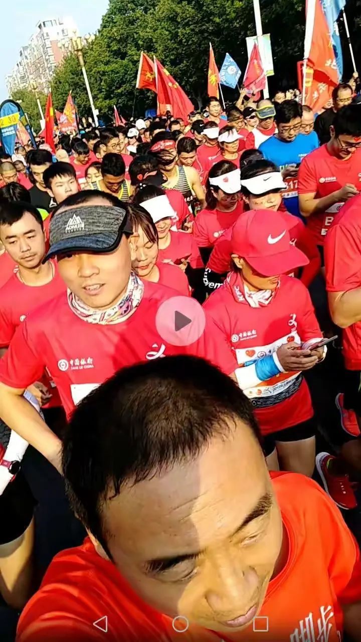 九游体育下载-大师赛巅峰对决！岭北火狐队读秒绝平东城青龙队，马拉松赛场再起波澜；禁区内连续解围